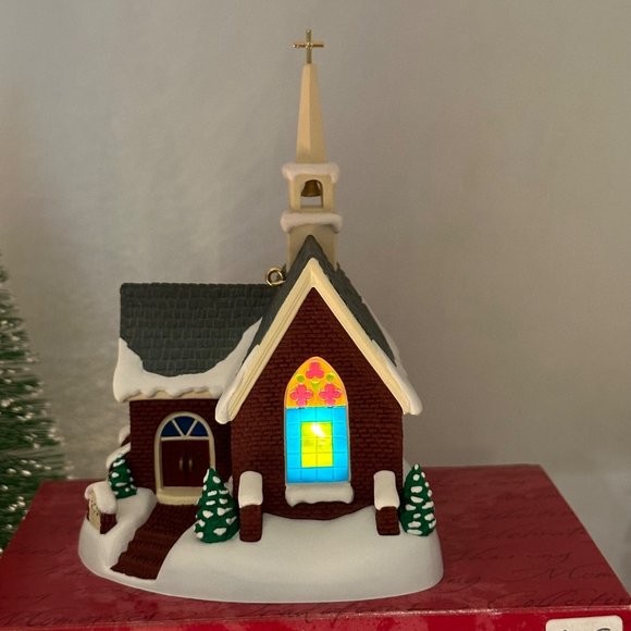 Hallmark Keepsake Ornament Candlelight Services Magic Collectors Series Light Up - Picture 2 of 9